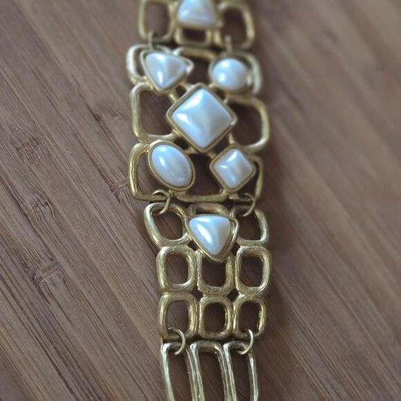 Vintage MCM Avon Women's Gold and White Jewellery - Picture 6 of 8